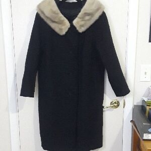 Elegant Vintage Black Wool Coat Real Fur Collar, S, Luxury Loomed in England